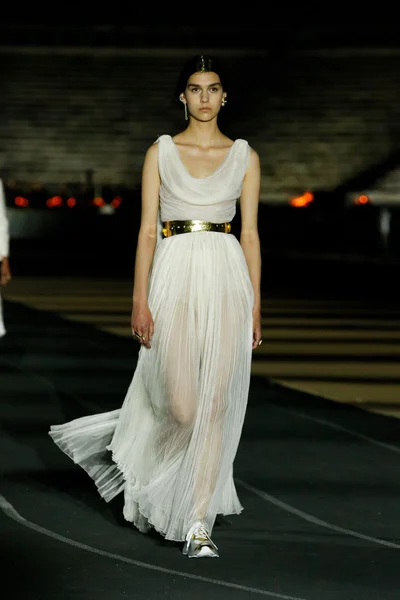 Look 14